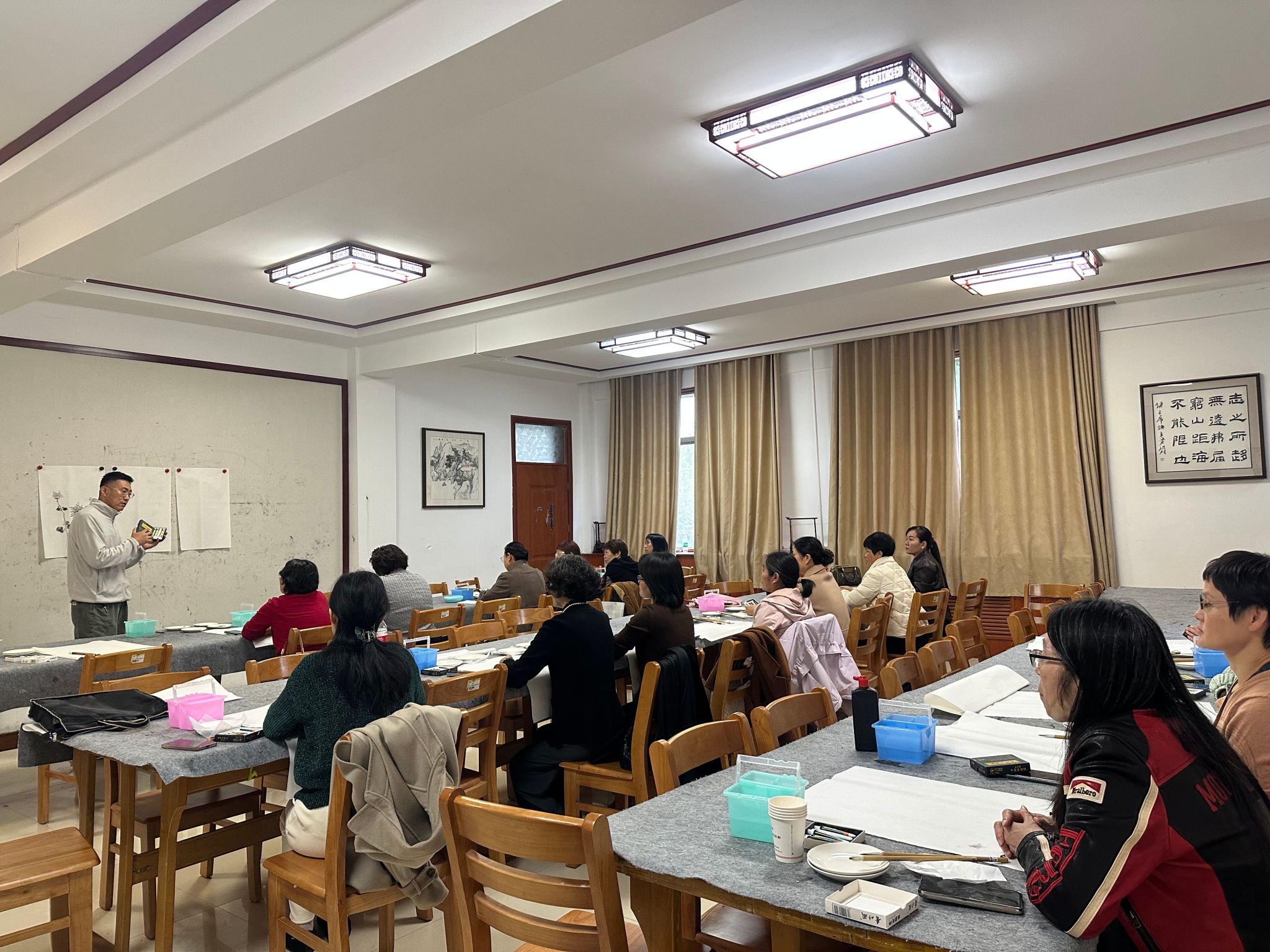 我校女教职工素质提升系列公益课堂开课