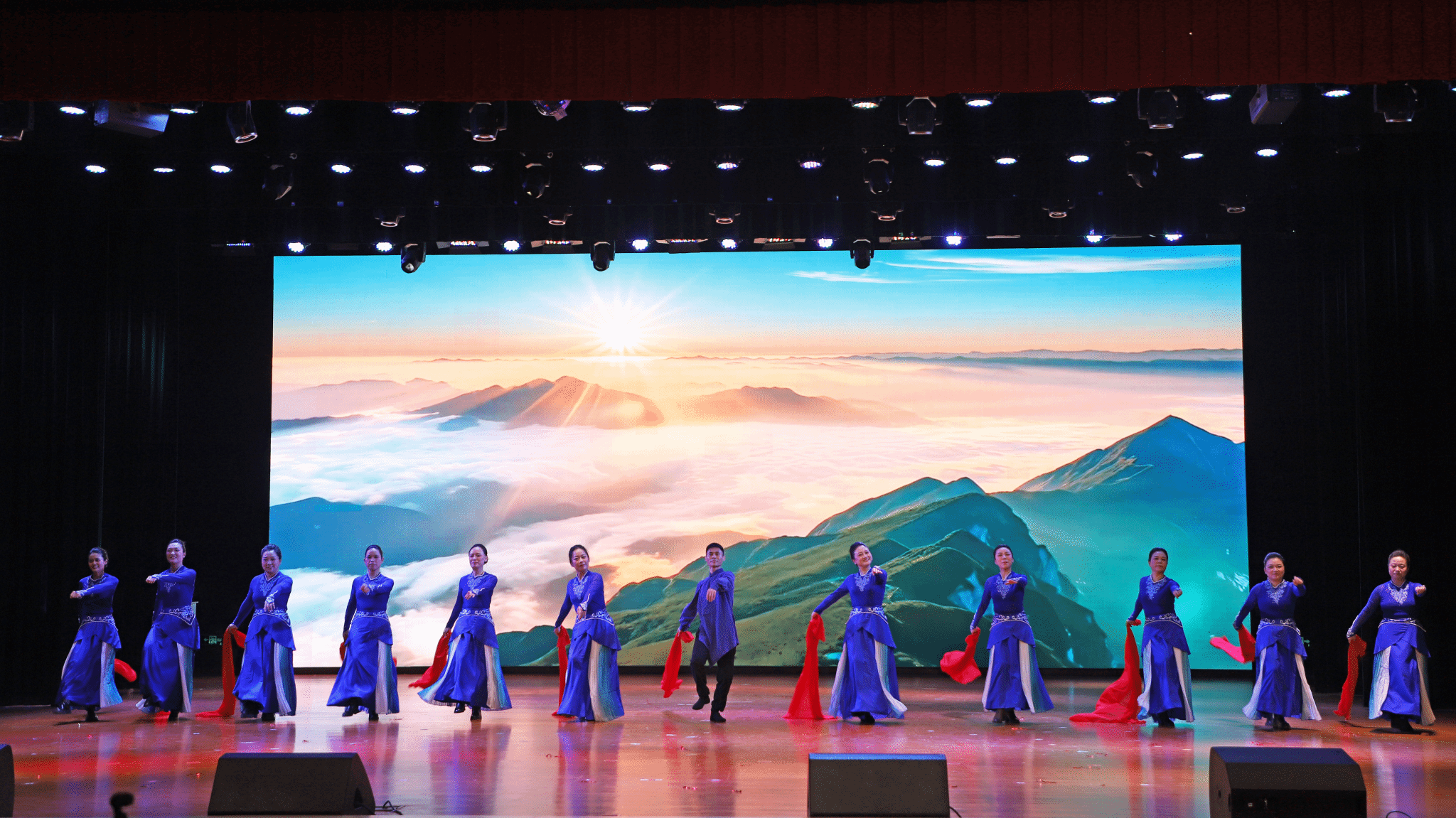 菏泽学院2025年“起舞新篇章 幸福菏院人”教职工广场舞大赛成功举办