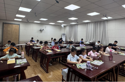 书法润童心，公益续新篇——我校教职工子女硬笔书法课堂第5期开班